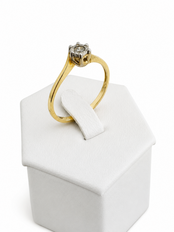 Złoty pierścionek 585 z naturalnym diamentem solitaire